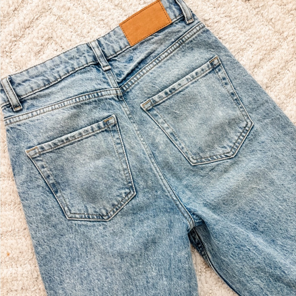 Like New! Women’s Zara Mom High-waisted Denim Jeans - Size 0 - Picture 5 of 7